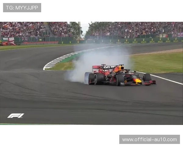 安全车出动引发策略混战，维斯塔潘硬胎爆胎未阻超车步伐