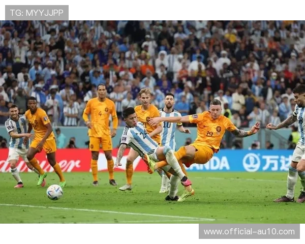 古斯托传中精准制导，恩佐抢点补射演绎绝平